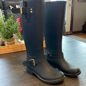 B2 ladies rubber boots in size 36. Fully lined with felt inserts.